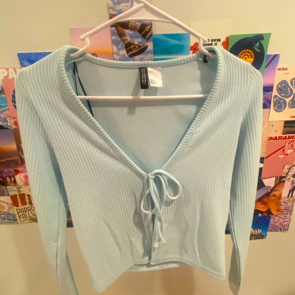 cute blue tie shirt!!